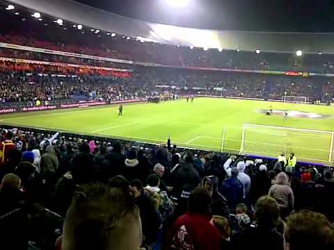 U-NIQ Ft WINNE - HET LEGIOEN  voor de wedstrijd