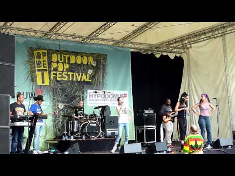 Leah Rosier And The Two Rootsband  09-05-2013 Bergen op Zoom GebouwT Outdoor Festival Pr2