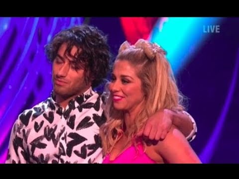 Dancing On Ice fans spy unusual Holly Willoughby prop amid ITV sound complaints