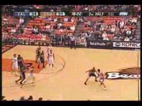 Theo Robertson dunks in Corvallis