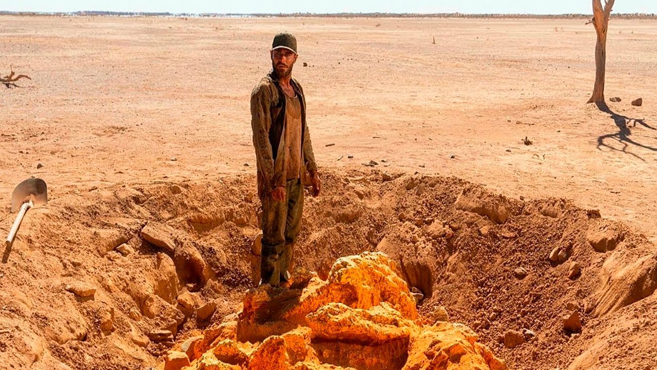¡Un Chico Pobre Encuentra 900 kg de Oro en Medio del Desierto!