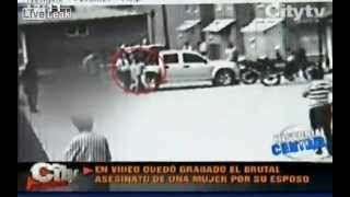 preview picture of video 'Hombre asesina a su esposa a puñaladas en Soacha'