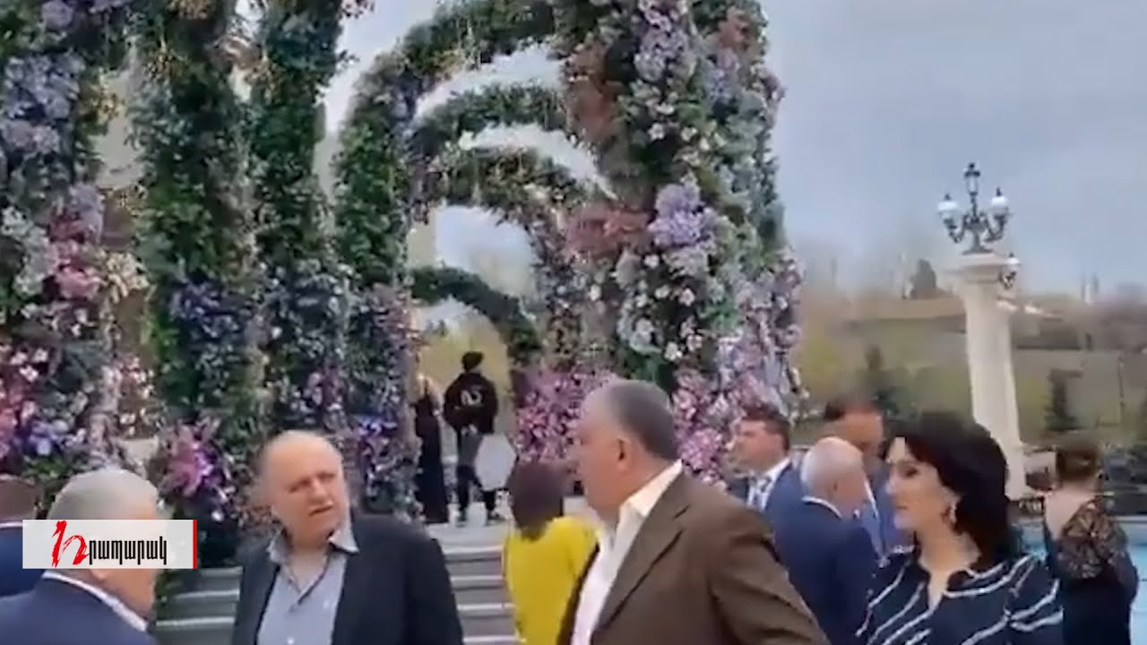 «Փարավոն» ռեստորանի մուտքի զարդարանքը