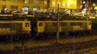 preview picture of video 'media noche de trenes de mercancias en Ponferrada.'