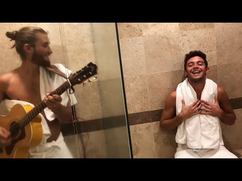 RUGGERO & The Room Service | Amigos con derechos / Bonita (Cover Reik / CNCO)