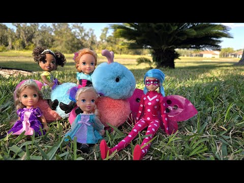 Ladybug ! Elsa & Anna toddlers - outdoor adventure - Olaf - fun - playing