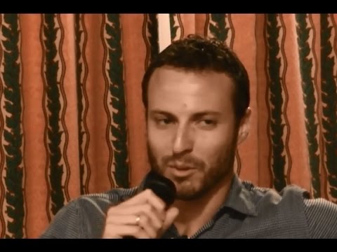 Decolorazione della persona con perossido Qualcuno si è liberato da posti di pigmentary su una faccia