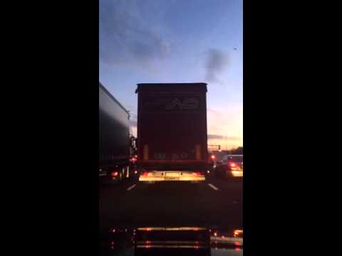 M25 Traffic Jam 🚘🚘🚒🚑🚌🚑🚕🚗🚘🚖 (can't talk much as driving, very, very slowly)