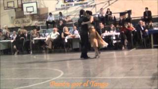 DANA ZAMPIERI y LUCAS GAUTO Bailando el Tango DOS FRACASOS en la MILONGA MALENA en el SUNDERLAND