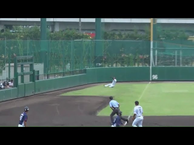 【ファーム】マリーンズ・香月一がスライディングキャッチで魅せる!! 2018/8/29 M-L(ファーム)