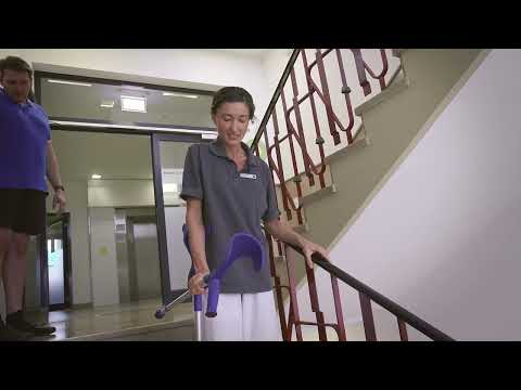 Treppensteigen mit Unterarmgehstützen | Sana Dreifaltigkeits-Krankenhaus