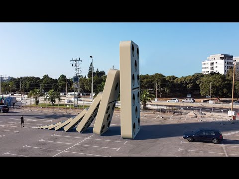BIG DOMINO VS CAR - Domino Effect V22 The largest domino simulation on Real Footage