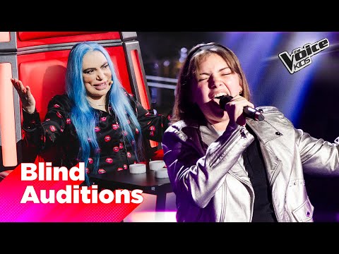 Chiara Adrianne con "Brava" di Mina | The Voice Kids Italy Blind Auditions
