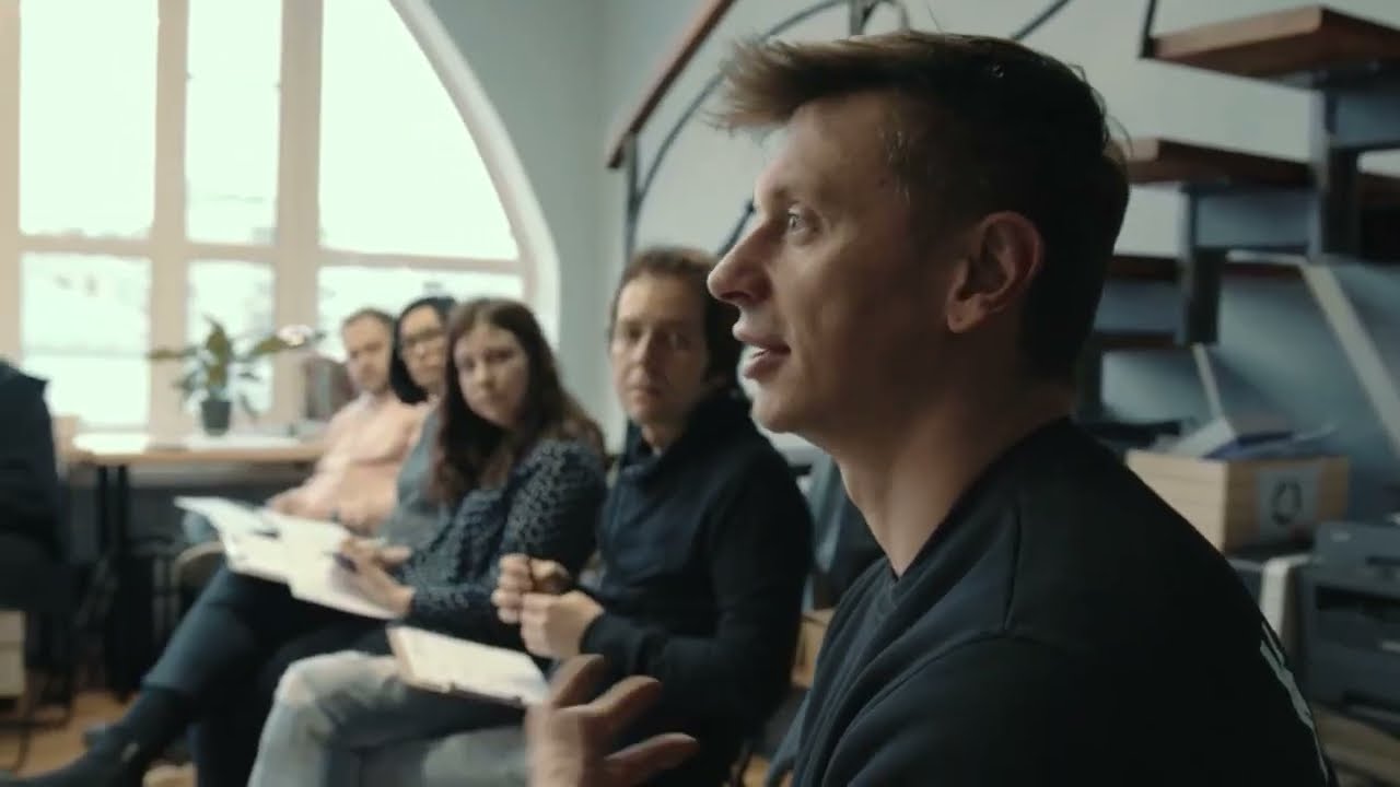 Запустить видео