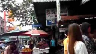 preview picture of video 'Samut Prakan Town outside the Market, Samut Prakan Town, Thailand.'