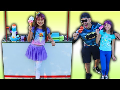 BIANKINHA FINGE BRINCAR DE VENDER SORVETE 3 - Biankinha Pretend Play Selling Ice Cream
