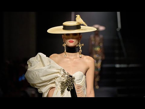 Schiaparelli | Haute Couture | Fall Winter 2022/2023 | Fashion Show