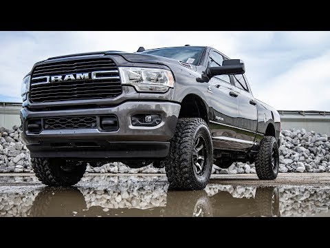 2019 Ram 2500 2.5-inch Leveling Kit by Rough Country