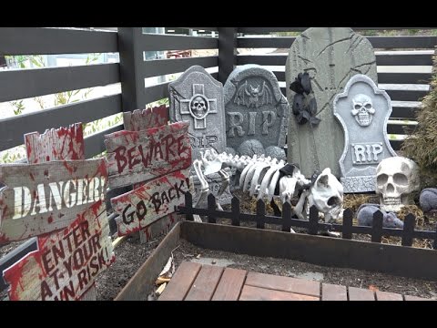 Dekorerar inför Halloween