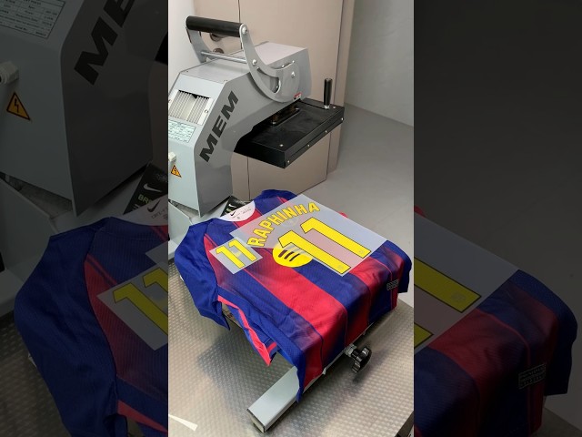Vídeo relacionado con FC Barcelona Camiseta y Pantalón Unisex Niños, 8 Años, Blaugrana, 100% Poliéster, Corte Regular, Manga Corta, Primera Equipación Temporada 25/26 Raphinha