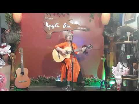 Thể hiện bởi Tố Mai