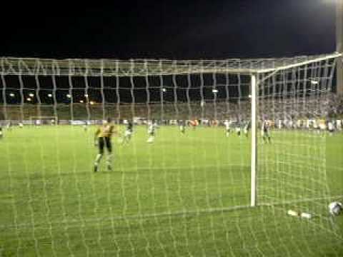 Defesa do Mixto no jogo contra o Corinthians em Cuiabá