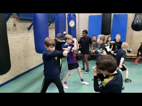 Boksen met BAV Frisia voor de Kids van LAC Frisia JO10