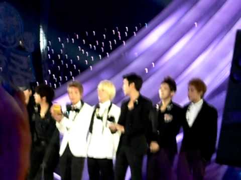 [111129] MAMA 2011- SJ Fancam- Album of the Year acceptance speech (Sungmin focused)