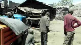 preview picture of video 'Tanzanite mining Bloc D, merelani, Tanzania'