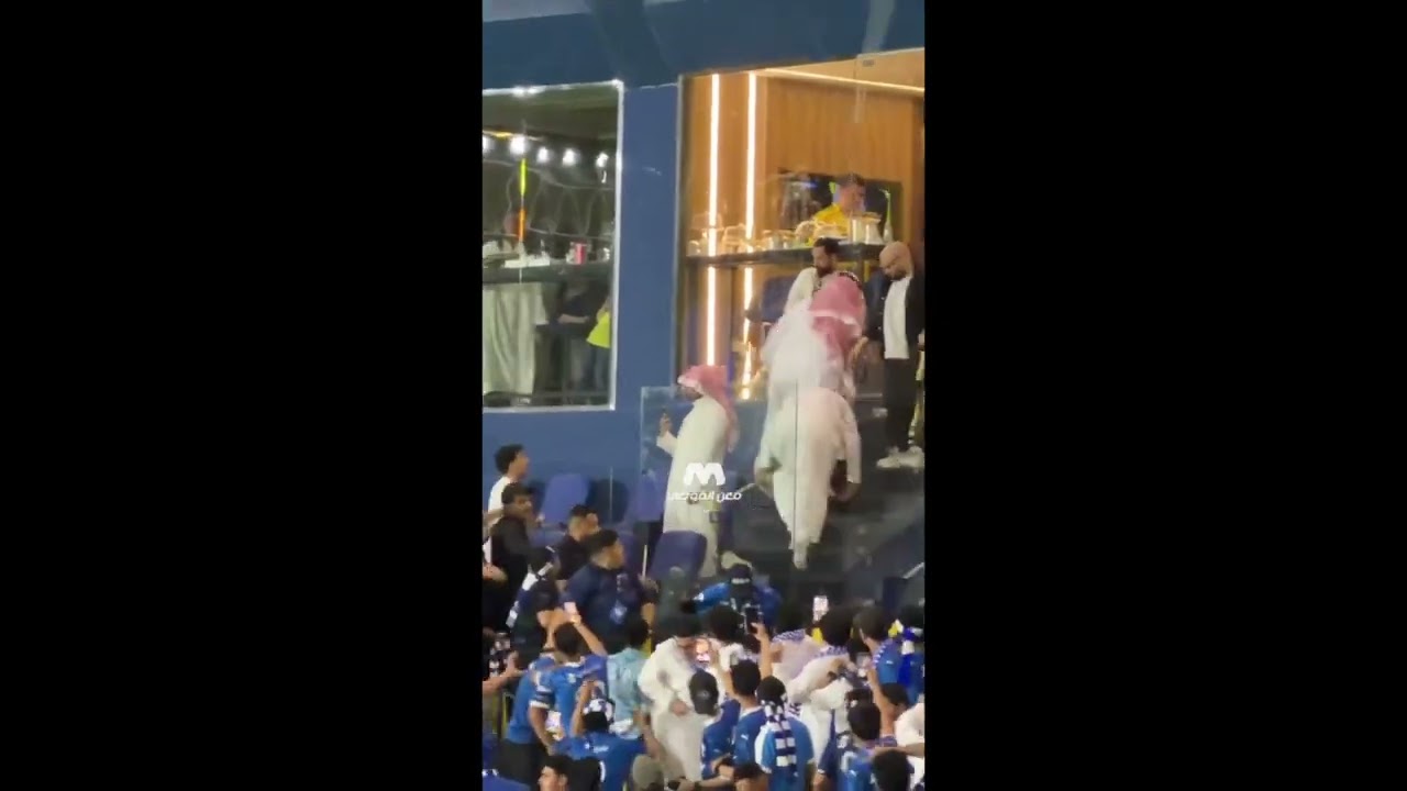 Caos nel derby di Riad: tifosi invadono la zona VIP durante Al-Nassr–Al-Hilal e bastonano ...