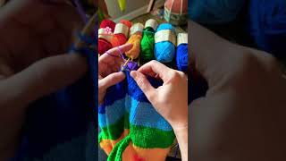 Over the rainbow 🌈 #gomitoli #ferriart #iloveknitting #lana #lavoroamaglia #maglia #knitting #sofia