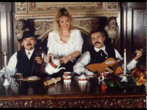 „ZDROWIE FILARETEK”  („CZYN”)   sł. A.Mickiewicz, muz. L.Makowiecki (ZAYAZD)