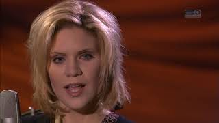 Alison Krauss &amp; Union Station - Down To The River To Pray (Live in Concert)