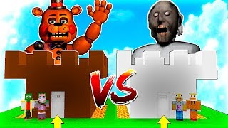 ¡CASTILLO de FREDDY FNAF VS CASTILLO de GRANNY! 🏰😱 MINECRAFT BATALLA DE CREEPYPASTAS