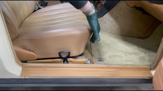 Smarowanie szyn foteli manualnych w Mercedesie R107/C107