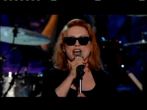 Blondie performs "Heart of Glass" at the Rock and Roll Hall of Fame inductions 2006