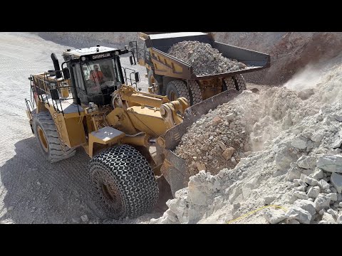 Caterpillar 992K Wheel Loader Loading Caterpillar 777F Dumpers - Interkat SA - 4K