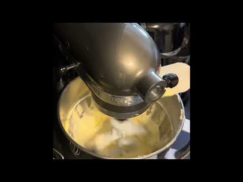 Shorter video of whipping my butter and chocolate ganache #baking #ganachedechocolate