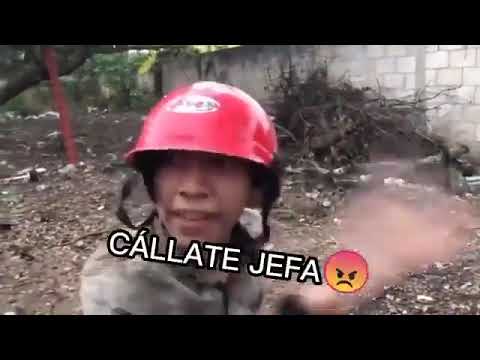 Que haces aquí te estas mojando chamaco 😡