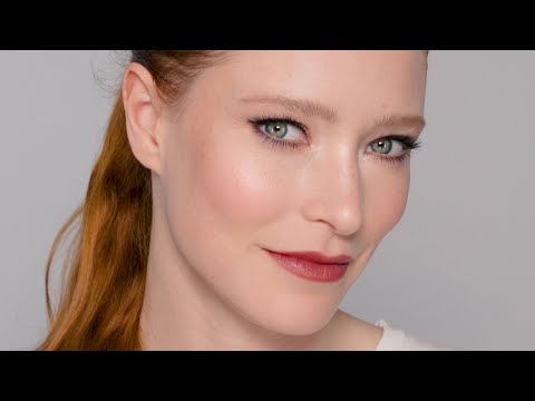 Natural Luminous Skin with a Painterly Pout