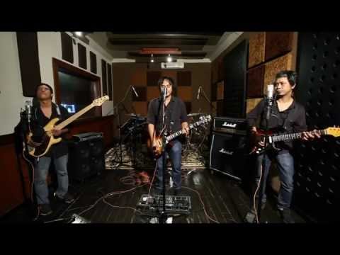 Organized Kaos Bali Covers Snow Patrol's "Chasing Cars"