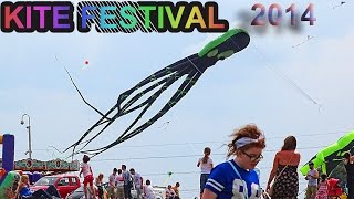 preview picture of video 'Dunstable Kite Flying Festival July summer 2014 Bedfordshire uk'