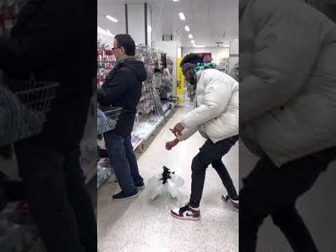 Clipping jugs prank 😅🙅🏾‍♂️😂