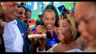 Download lagu Kamati yatoa Milion 100 Nakuchapa Pesa kwenye Pesa Send Off Ya Mdogo wake Baraka Live Elizabeth mp3 Download lagu Kamati yatoa Milion 100 Nakuchapa Pesa kwenye Pesa Send Off Ya Mdogo wake Baraka Live Elizabeth mp3