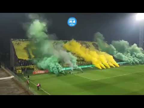 "Hinchada de Defensa y Justicia " Barra: La Banda de Varela &bull; Club: Defensa y Justicia