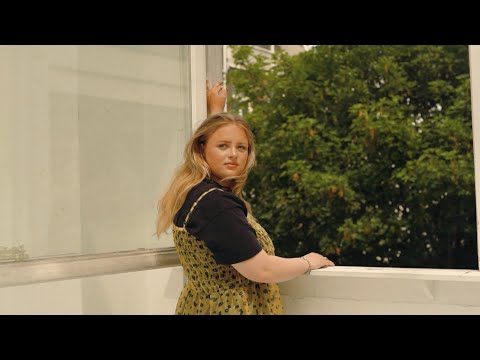 Sophia - Runaway (Official Video)