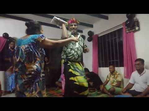 Fr Taaia ma ana uakeeke. E bubutaki!