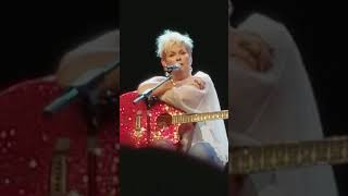 Lorrie Morgan A Picture of me Without You plus talking October 19, 2017