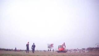 preview picture of video '座間の大凧祭り 大凧掲揚 2010/05/04 PM13:00 Large kite festival of Zama'