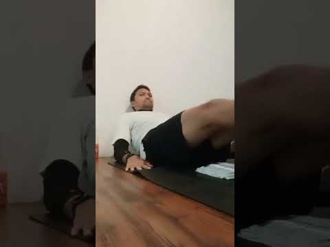 Siapa bilang mengecilkan perut itu susah? Coba deh kombinasi push-up dan yoga untuk kencangkan otot perutmu! 💪🧘‍♀️